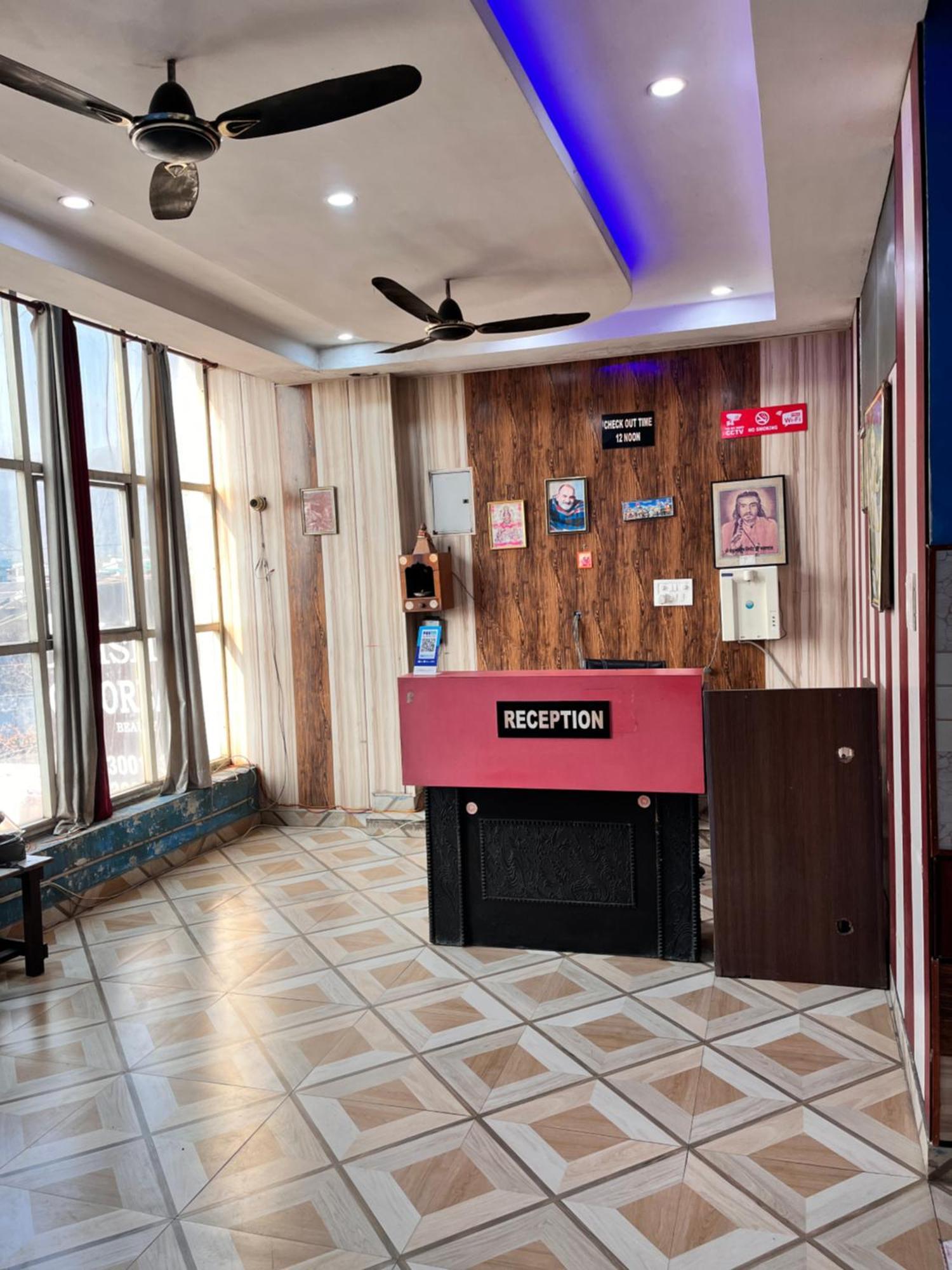 Hotel Pushpanjali Халдвани Экстерьер фото