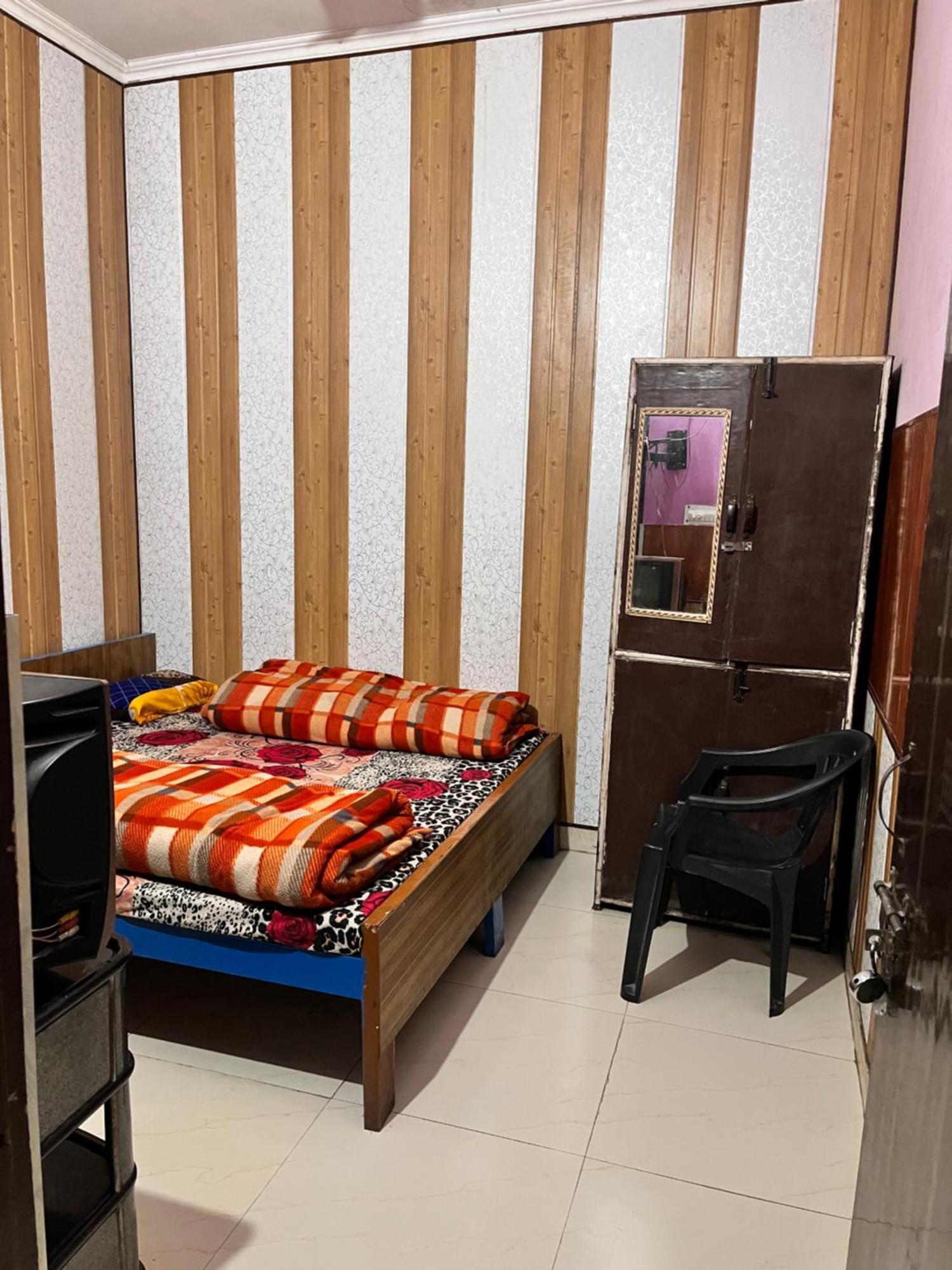 Hotel Pushpanjali Халдвани Экстерьер фото